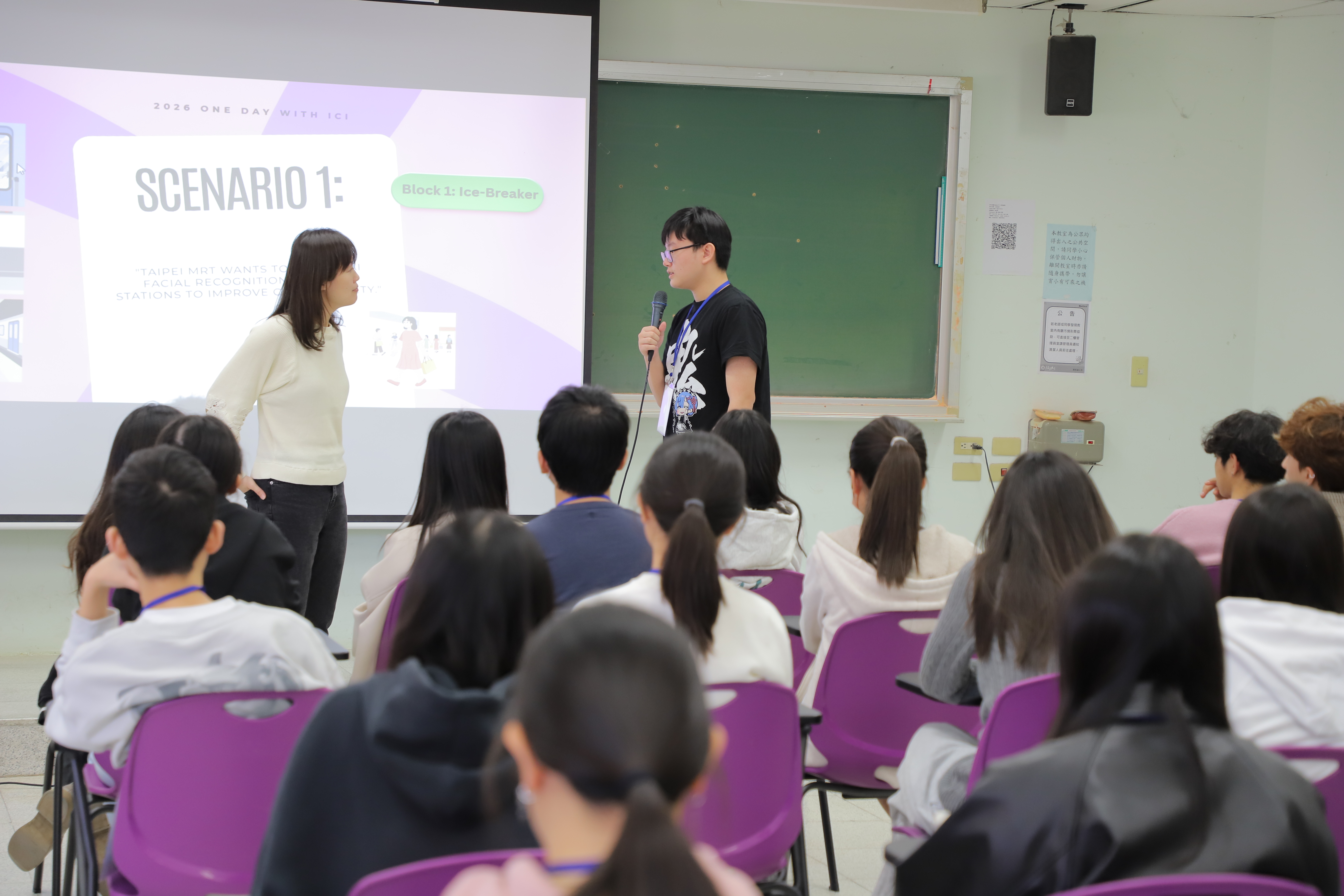 Associate Professor Hung-Ying Chen (left) led a course experience session and group activities, using real-world cases to illustrate interdisciplinary learning in practice and inspire students’ future
